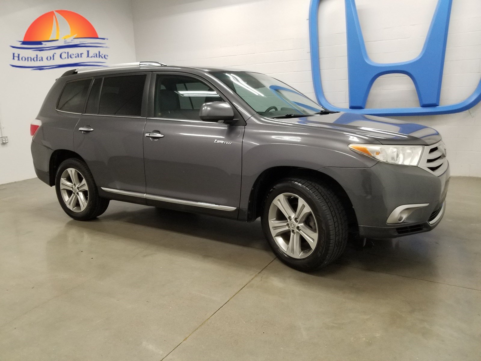 Pre Owned 2011 Toyota Highlander Limited Fwd Sport Utility
